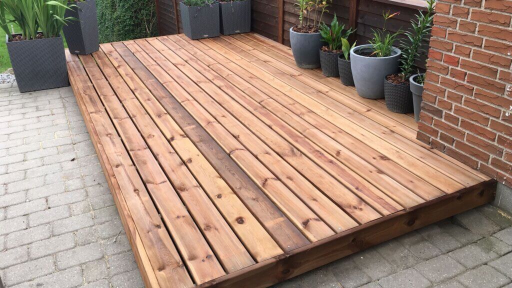 terrasse en bois pour espace sympa exterieur